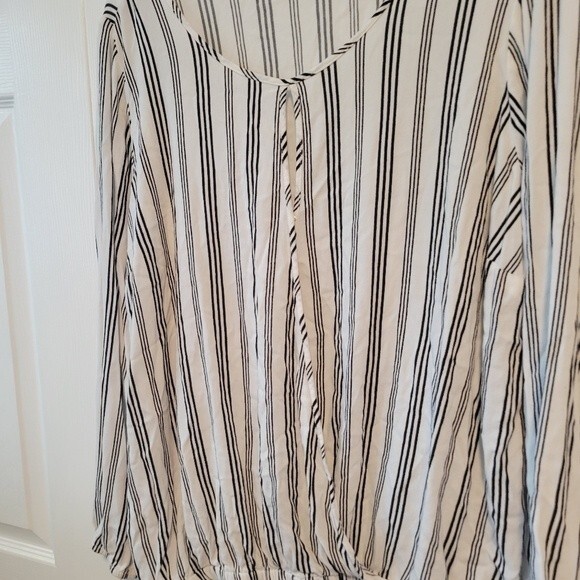 Torrid White Black Stripe Surplice Faux Wrap Top Long Sleeve Plus Shirt 2X - Picture 3 of 8